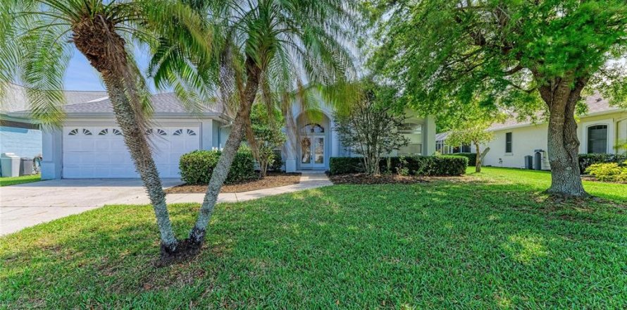 House in Bradenton, Florida 4 bedrooms, 225.85 sq.m. № 2227240