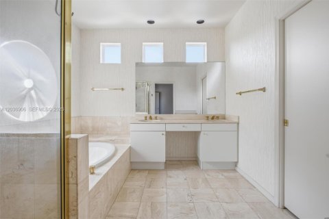 House in Aventura, Florida 3 bedrooms, 221.11 sq.m. № 2086653 - photo 19