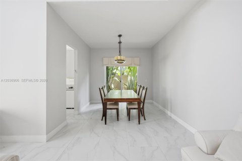 House in Aventura, Florida 3 bedrooms, 221.11 sq.m. № 2086653 - photo 7