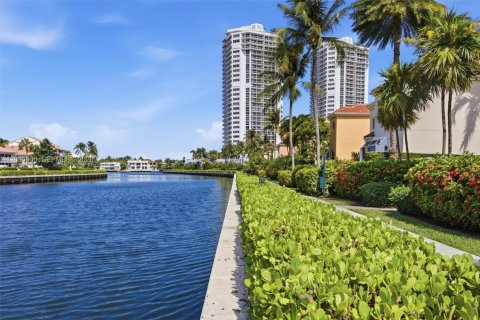 House in Aventura, Florida 3 bedrooms, 221.11 sq.m. № 2086653 - photo 29