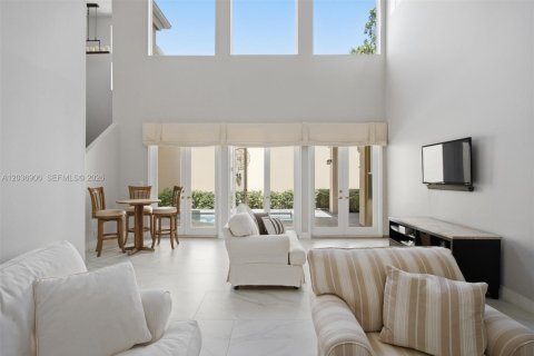 House in Aventura, Florida 3 bedrooms, 221.11 sq.m. № 2086653 - photo 4
