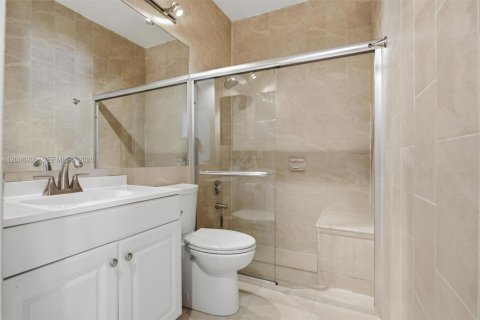 House in Aventura, Florida 3 bedrooms, 221.11 sq.m. № 2086653 - photo 27