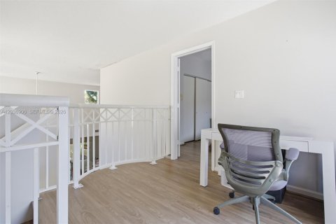 House in Aventura, Florida 3 bedrooms, 221.11 sq.m. № 2086653 - photo 23