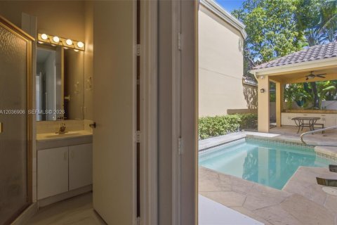 House in Aventura, Florida 3 bedrooms, 221.11 sq.m. № 2086653 - photo 14