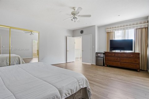 House in Aventura, Florida 3 bedrooms, 221.11 sq.m. № 2086653 - photo 18