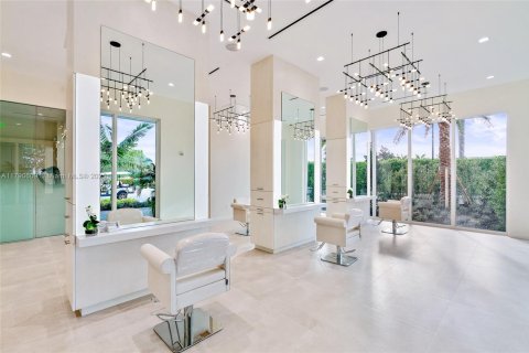 House in Jupiter, Florida 5 bedrooms, 676.79 sq.m. № 1863670 - photo 16