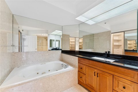 Copropriété à vendre à Aventura, Floride: 2 chambres, 124.49 m2 № 1745822 - photo 15
