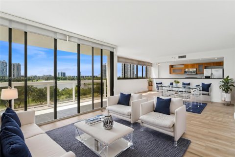 Copropriété à vendre à Aventura, Floride: 2 chambres, 124.49 m2 № 1745822 - photo 11