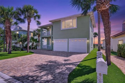 House in Saint Augustine, Florida 4 bedrooms, 275.55 sq.m. № 2237946