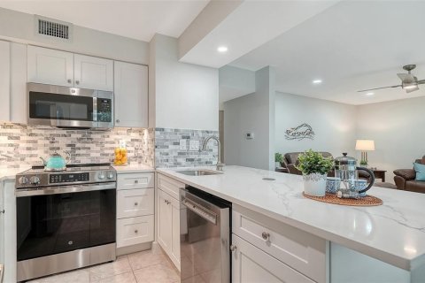 Copropriété à vendre à Sarasota, Floride: 2 chambres, 72.46 m2 № 2416880 - photo 10