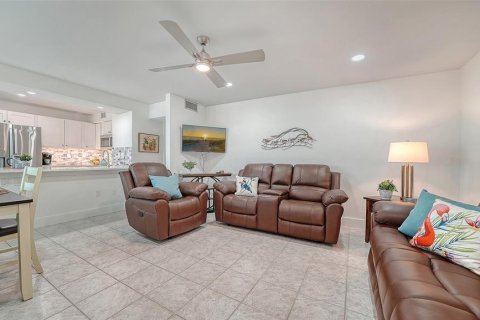 Copropriété à vendre à Sarasota, Floride: 2 chambres, 72.46 m2 № 2416880 - photo 3