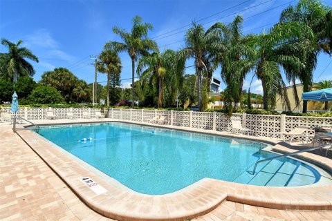 Copropriété à vendre à Sarasota, Floride: 2 chambres, 72.46 m2 № 2416880 - photo 23