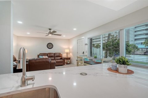 Copropriété à vendre à Sarasota, Floride: 2 chambres, 72.46 m2 № 2416880 - photo 12