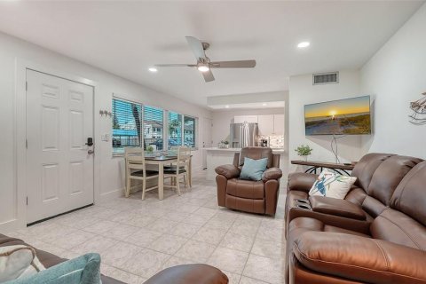 Copropriété à vendre à Sarasota, Floride: 2 chambres, 72.46 m2 № 2416880 - photo 6