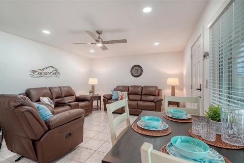 Copropriété à vendre à Sarasota, Floride: 2 chambres, 72.46 m2 № 2416880 - photo 4