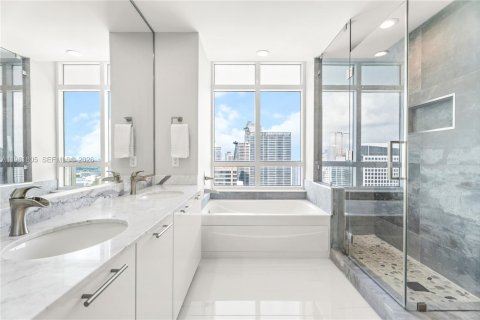 Copropriété à vendre à Miami, Floride: 2 chambres, 118.73 m2 № 2043022 - photo 13