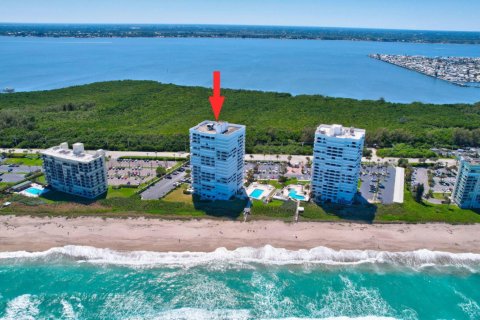 Condo in Jensen Beach, Florida, 2 bedrooms  № 1104378 - photo 1
