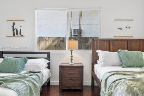 House in North Miami Beach, Florida 4 bedrooms, 220.36 sq.m. № 1573171 - photo 22