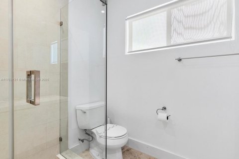House in North Miami Beach, Florida 4 bedrooms, 220.36 sq.m. № 1573171 - photo 17