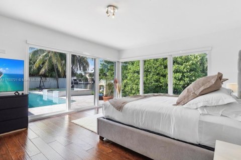 House in North Miami Beach, Florida 4 bedrooms, 220.36 sq.m. № 1573171 - photo 7