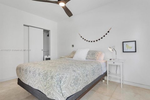 House in North Miami Beach, Florida 4 bedrooms, 220.36 sq.m. № 1573171 - photo 28