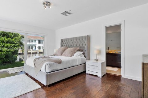 House in North Miami Beach, Florida 4 bedrooms, 220.36 sq.m. № 1573171 - photo 5