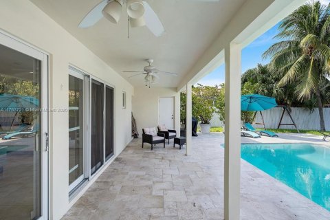House in North Miami Beach, Florida 4 bedrooms, 220.36 sq.m. № 1573171 - photo 12