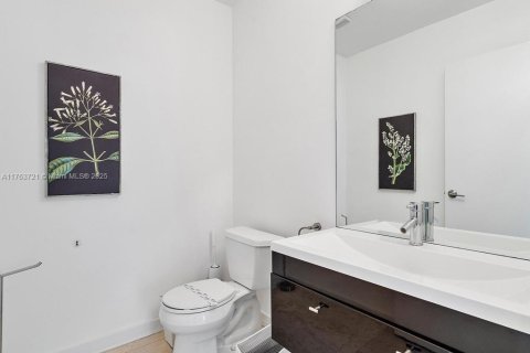 House in North Miami Beach, Florida 4 bedrooms, 220.36 sq.m. № 1573171 - photo 21