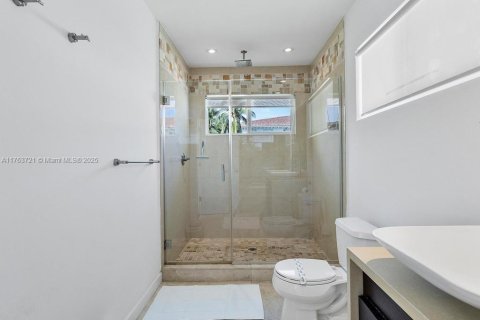 House in North Miami Beach, Florida 4 bedrooms, 220.36 sq.m. № 1573171 - photo 20