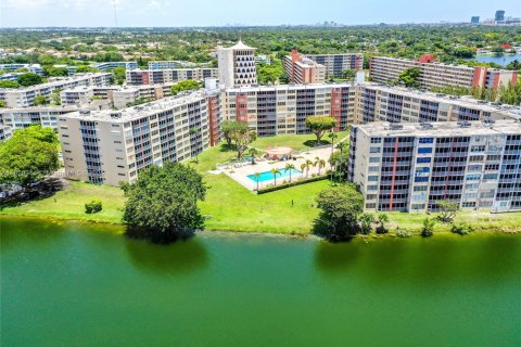 Купить кондоминиум в Майами, Флорида 2 спальни, 151.71м2, № 1779824 - фото 1