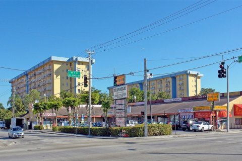 Immobilier commercial à vendre à Miami, Floride № 2051840 - photo 2