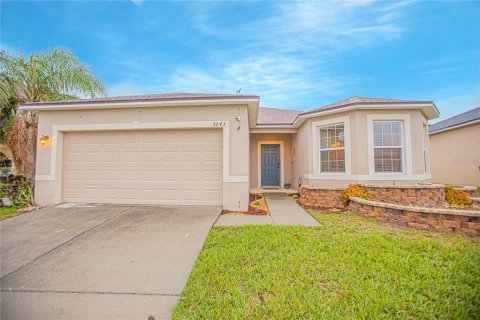 House in Winter Haven, Florida 3 bedrooms, 162.58 sq.m. № 1554438 - photo 1