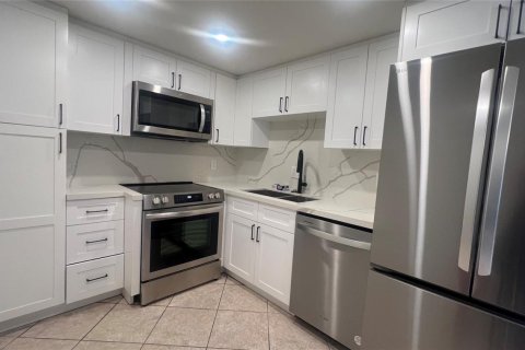 Condo à Hollywood, Floride, 2 chambres  № 2087975