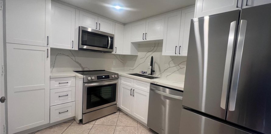 Condo à Hollywood, Floride, 2 chambres № 2087975