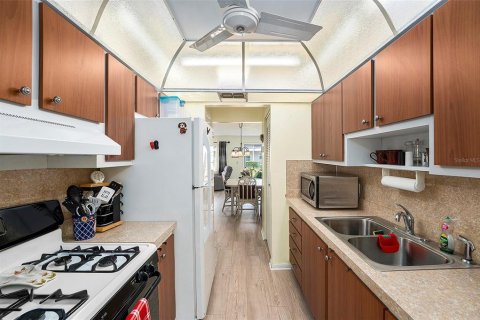 Condominio en venta en Saint Petersburg, Florida, 1 dormitorio, 69.21 m2 № 2226585 - foto 12