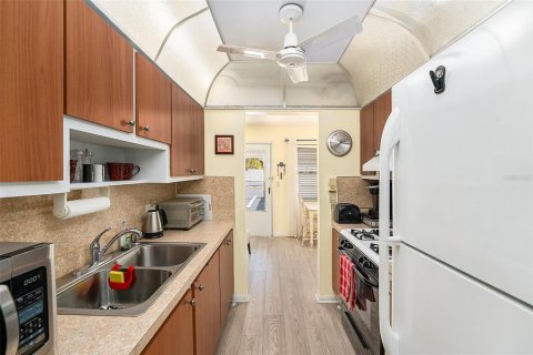 Condominio en venta en Saint Petersburg, Florida, 1 dormitorio, 69.21 m2 № 2226585 - foto 11