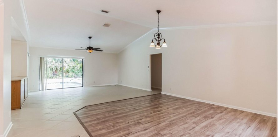 House in Coral Springs, Florida 4 bedrooms, 191.38 sq.m. № 1121107