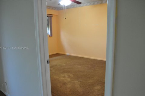 Copropriété à vendre à Pembroke Pines, Floride: 2 chambres, 97.73 m2 № 2084837 - photo 11