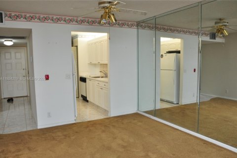 Copropriété à vendre à Pembroke Pines, Floride: 2 chambres, 97.73 m2 № 2084837 - photo 16