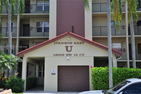 Copropriété à vendre à Pembroke Pines, Floride: 2 chambres, 97.73 m2 № 2084837 - photo 18