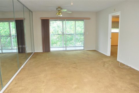 Copropriété à vendre à Pembroke Pines, Floride: 2 chambres, 97.73 m2 № 2084837 - photo 9