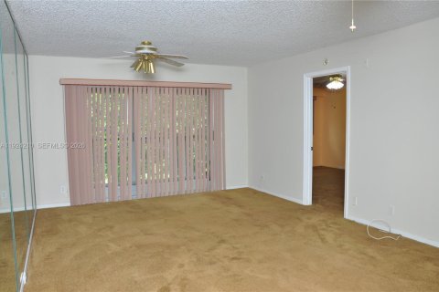 Copropriété à vendre à Pembroke Pines, Floride: 2 chambres, 97.73 m2 № 2084837 - photo 17