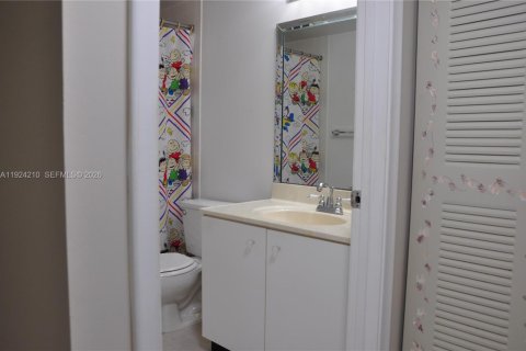 Copropriété à vendre à Pembroke Pines, Floride: 2 chambres, 97.73 m2 № 2084837 - photo 8