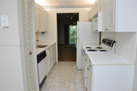 Copropriété à vendre à Pembroke Pines, Floride: 2 chambres, 97.73 m2 № 2084837 - photo 3