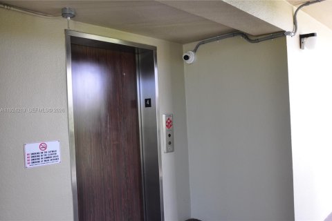 Copropriété à vendre à Pembroke Pines, Floride: 2 chambres, 97.73 m2 № 2084837 - photo 21