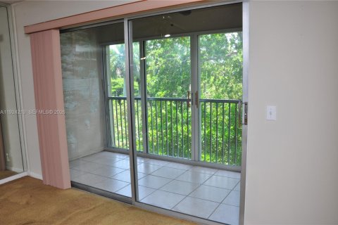 Copropriété à vendre à Pembroke Pines, Floride: 2 chambres, 97.73 m2 № 2084837 - photo 10
