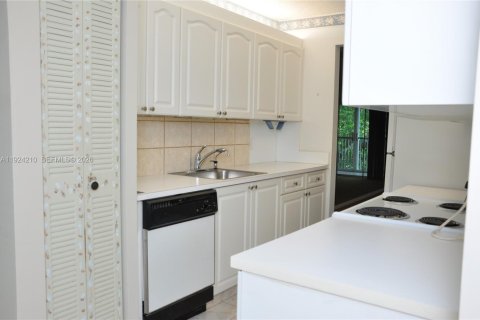 Copropriété à vendre à Pembroke Pines, Floride: 2 chambres, 97.73 m2 № 2084837 - photo 4