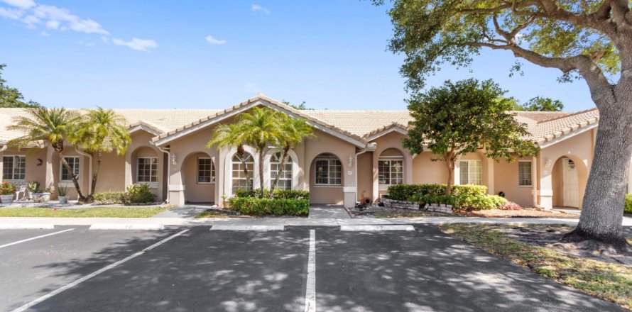 House in Margate, Florida 2 bedrooms, 96.99 sq.m. № 1121367