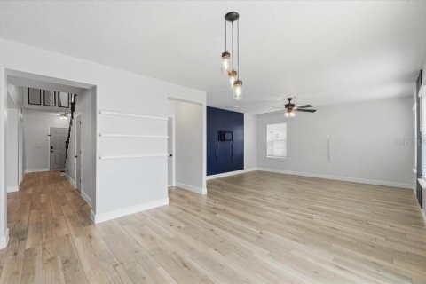 Casa en venta en Haines City, Florida, 5 dormitorios, 262.45 m2 № 2097246 - foto 19