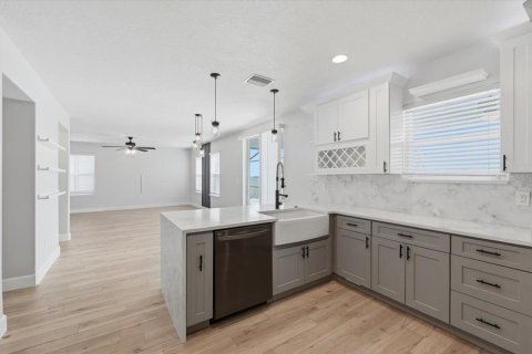 Casa en venta en Haines City, Florida, 5 dormitorios, 262.45 m2 № 2097246 - foto 24